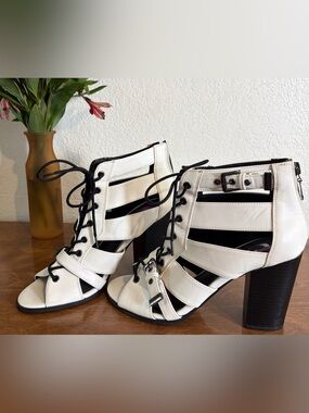 G by GUESS Portlyn White Black Lace Up Cage Heels Size 8.5